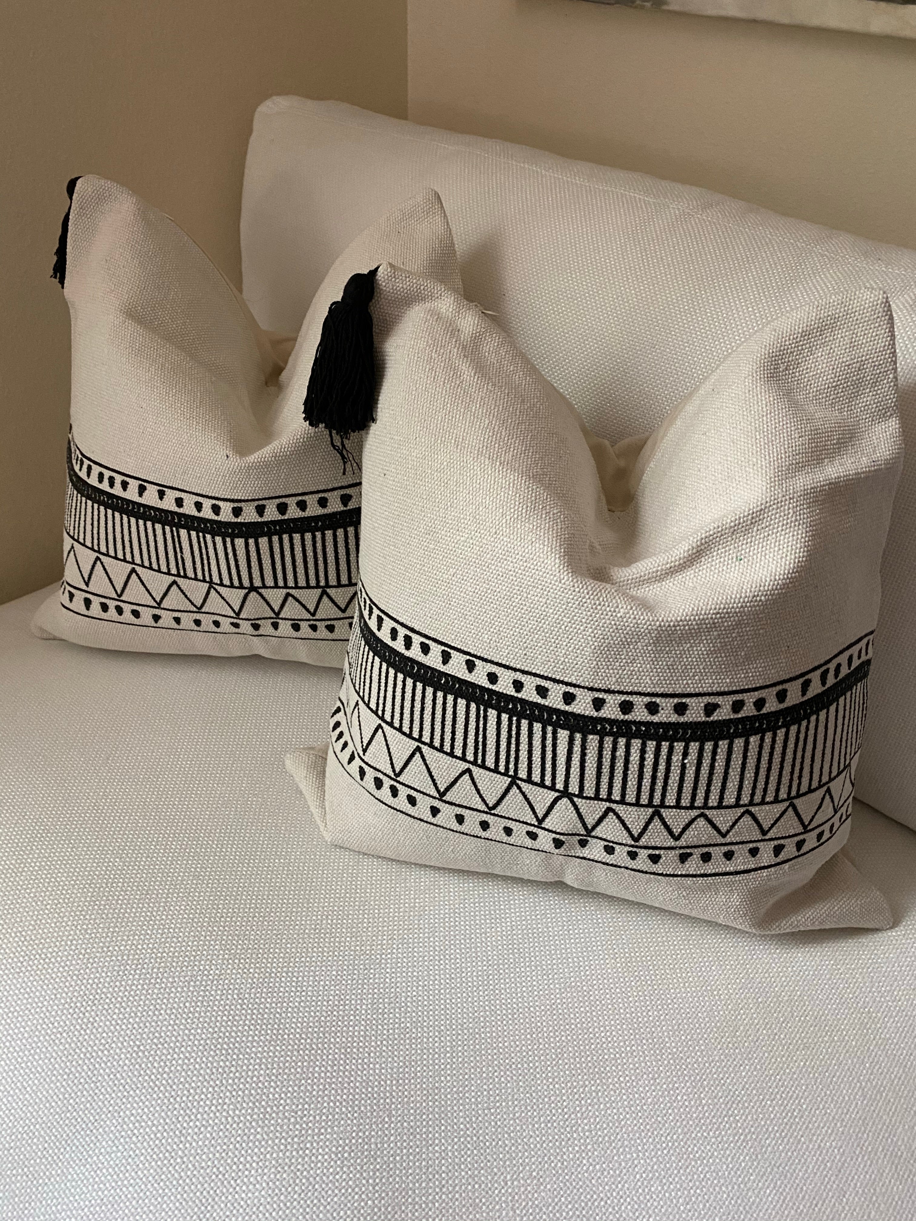 Tassled Pattern Cotton Pillow Cover